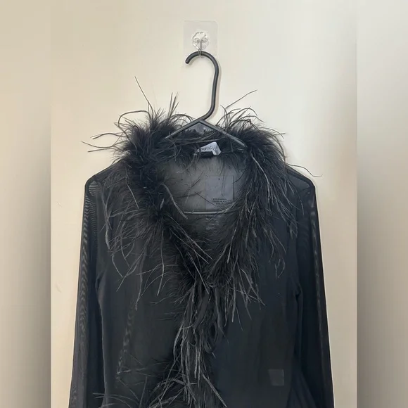Elegant Black Feathered Women's Top - Picture 6 of 7
